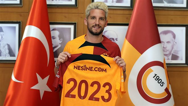 Il a signé son contrat- Dries Mertens est bien un joueur du Galatasaray (photos)