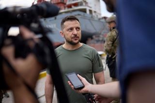 Invasion de l'Ukraine - Les Russes qui gardent le silence sont complices de la guerre, selon Zelensky