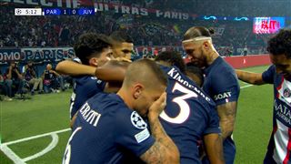 Marco Verratti célèbre le but de Kylian Mbappé... et se prend un coup de coude d'un équipier (vidéo)