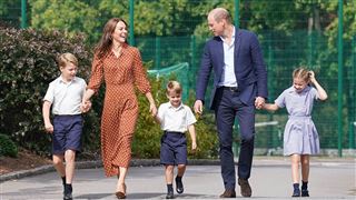 Le prince William et Kate emmènent leurs 3 enfants dans leur nouvelle école (vidéo)