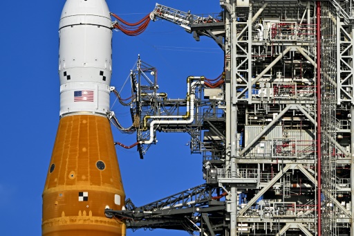 NASA har igjen utsatt sendingen av raketten sin til månen