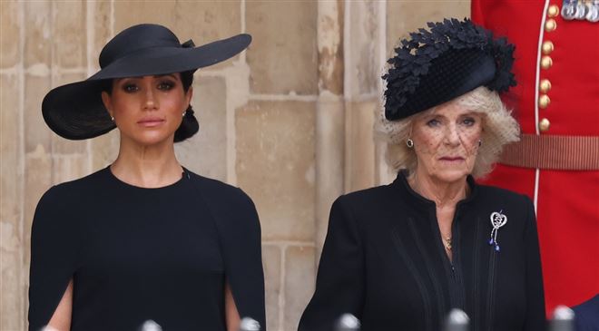 Camilla a essayé d'aider Meghan Markle à ses débuts dans la famille royale, mais elle ne voulait rien entendre, affirme une proche