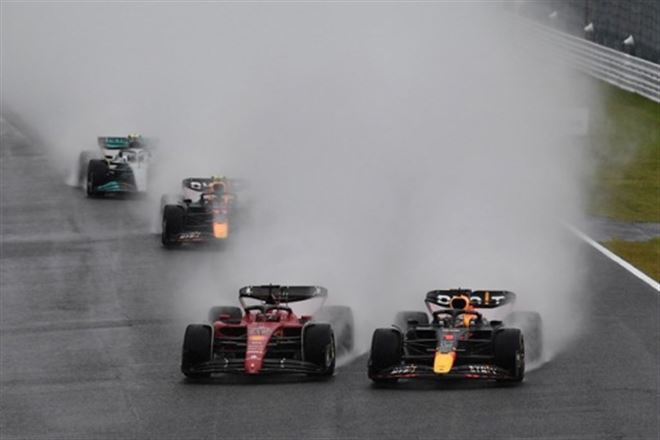 F1 - GP du Japon - Le Grand Prix du Japon a repris après deux heures d'interruption à cause de la pluie