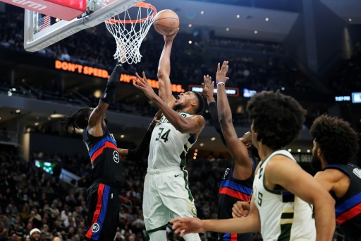 NBA: Milwaukee continues its flawless streak, and the Lakers finally emerge