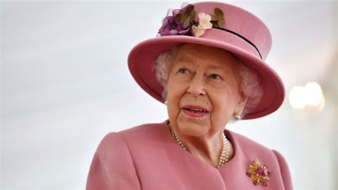 Des clichés inédits d'Elizabeth II pendant la guerre bientôt vendus aux enchères