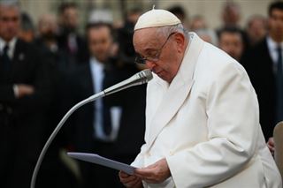 Le pape pleure en public en évoquant l'Ukraine martyrisée