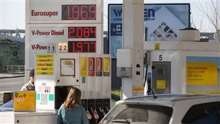 Bonne nouvelle à la pompe- l'essence et le diesel retrouvent leurs prix d'avant la guerre en Ukraine