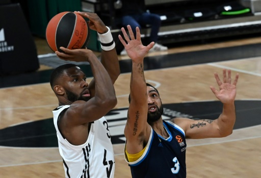 Alba Berlin wins at Villeurbanne