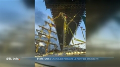 Spectaculaire accident d'un voilier sur l'East River à New York