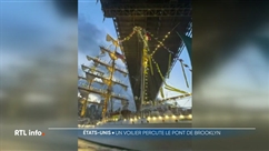 Spectaculaire accident d'un voilier mexicain sur l'East River à New York