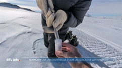 Changement climatique: des scientifiques étudient les glaces de l'Antarctique