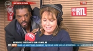Anthony Kavanagh masse Sylvie Poffé pendant son RTL Info de 10h